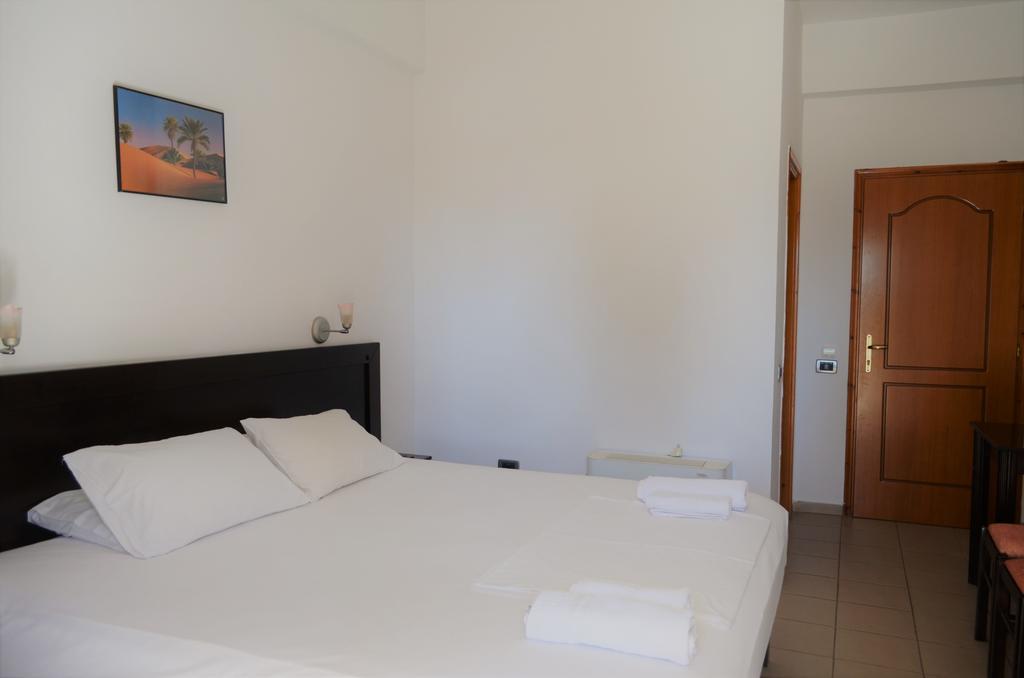 Jb Hotel Саранда Экстерьер фото